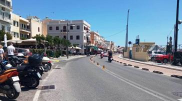 Νέα διαχωριστικά κολωνάκια τοποθετούνται στο λιμάνι