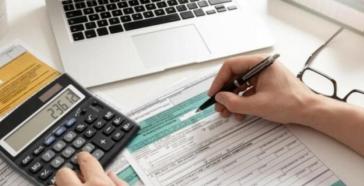 Οι φορολογικές υποχρεώσεις του Αυγούστου και το επίδομα 150 ευρώ στους νέους