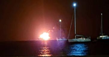 Φωτιά σε θαλαμηγό με 22 επιβάτες στο Κουφονήσι