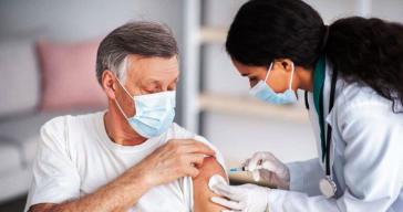 Κορωνοϊός: Σε αυξητική τροχιά οι νοσηλείες - Πόσοι ανταποκρίνονται στο κάλεσμα για εμβολιασμό