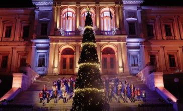 Σύρος: Μετατίθεται η φωταγώγηση του χριστουγεννιάτικου δέντρου