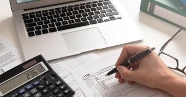 Αλαλούμ με το τέλος επιτηδεύματος: Πώς θα φορολογηθούν τα μπλοκάκια