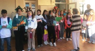 Σύρος: Μαθητές του 1ου Δημοτικού Σχολείου Ερμούπολης στον οίκο ευγηρίας της Μητρόπολης