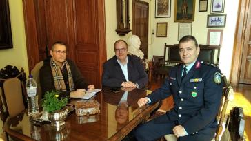 Σύρος: Συνάντηση Αθανασίου με τον γενικό περιφερειακό αστυνομικό διευθυντή Ν. Αιγαίου