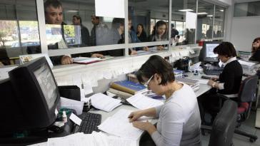 Εφορία: Εισόδημα έως €10.000, δαπάνες έως €150.000