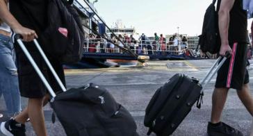 Ταλαιπωρία για πλοίο με 453 επιβάτες: Επέστρεψε στον Πειραιά λόγω μηχανικής βλάβης