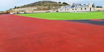 Σύρος: Διαγράμμιση και βαφή στο ταρτάν του σταδίου της Βάρης