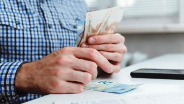 Αγγίζουν τις 100.000 οι συνταξιούχοι που δήλωσαν ότι εργάζονται