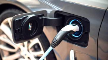 Νέα τεχνολογία φορτίζει ηλεκτρικά αυτοκίνητα σε 4,5 λεπτά