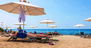 Mycoast: Βροχή οι καταγγελίες και τα... ευτράπελα για τις παραλίες