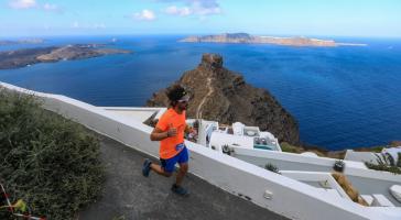 Τρέξιμο στην Καλντέρα με θέα το Ηφαίστειο