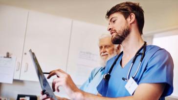 Καρκίνος Προστάτη: Τι πρέπει να γνωρίζουν όλοι οι άνδρες για την πιο συχνή νόσο