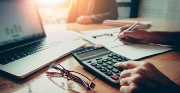 Τέλος επιτηδεύματος: Τι σημαίνει η κατάργησή του  