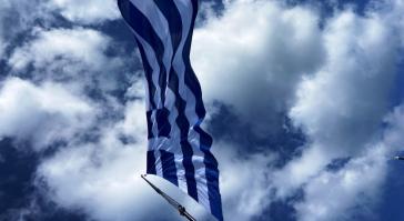 Ηράκλειο: Ύψωσαν ελληνική σημαία... 1,5 στρέμμα