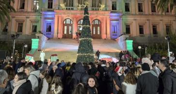 Σύρος: Βανδαλισμοί και στον χριστουγεννιάτικο στολισμό