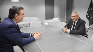 Συνάντηση του περιφερειάρχη Ν. Αιγαίου με τον Ευρωπαίο επίτροπο, Απόστολο Τζιτζικώστα