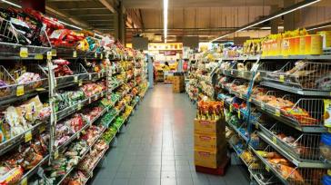 Συνεχείς οι ανατιμήσεις στα τρόφιμα – Η ακρίβεια «γονατίζει» τα νοικοκυριά