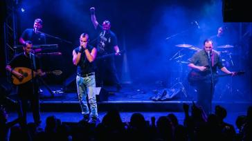 Οι “Κοινοί Θνητοί” έρχονται για πρώτη φορά στη Σύρο