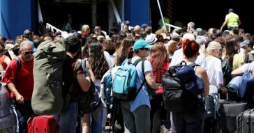 Ακτοπλοΐα: Ξεπέρασαν το 1,5 εκατ. οι επιβάτες από τα λιμάνια της Αττικής
