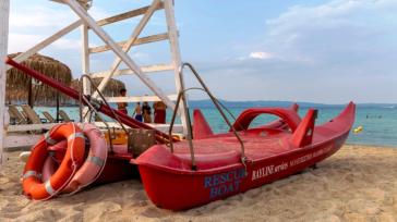 Ναυαγοσώστριες επανέφεραν 2χρονο κοριτσάκι που επέπλεε αναίσθητο σε παραλία