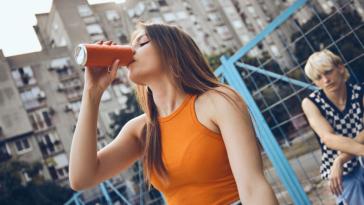 Αυτά τα αναψυκτικά βλάπτουν το ήπαρ - Και δεν είναι αυτά που νομίζετε