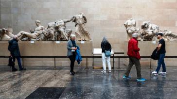 Μενδώνη: Προσβλητικές ενέργειες τα δείπνα στην αίθουσα των Γλυπτών του Παρθενώνα από το Βρετανικό Μουσείο