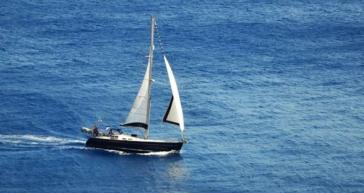 Κύθνος: Ακυβερνησία ιστιοφόρου με δύο επιβάτες