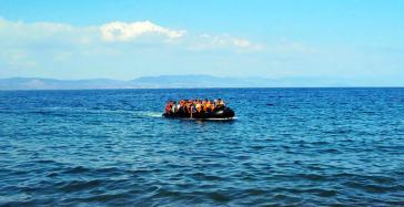 Νεκροί 14 μετανάστες σε ναυάγιο με φουσκωτή βάρκα