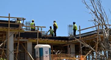 Οικοδομή: Ανεβαίνει ορόφους το κόστος κατασκευής - Καμπανάκι από την ΤτΕ