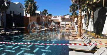 Τρεις συλλήψεις για τον θάνατο του 6χρονου σε πισίνα ξενοδοχείου στη Σαντορίνη