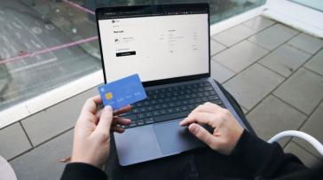 Δύο στους τρεις καταναλωτές στα νησιά του Αιγαίου αγοράζουν online