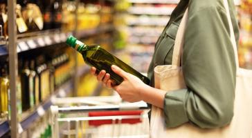 NielsenIQ: Τι αγοράζουν οι τουρίστες στην Ελλάδα