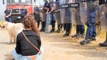 Τήνος: Δικάζονται 36 πολίτες για την εναντίωσή τους στην εγκατάσταση ανεμογεννητριών