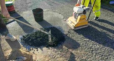 ΔΕΥΑ Σύρου: Επιδιόρθωση ζημιών στο οδικό δίκτυο του Μάννα