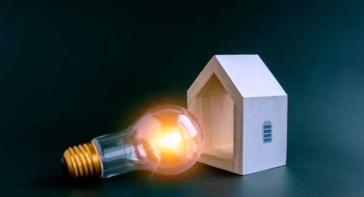 Χαμηλότερες τιμές και δωρεάν ενεργειακή αναβάθμιση για τα ενεργειακά ευάλωτα νοικοκυριά