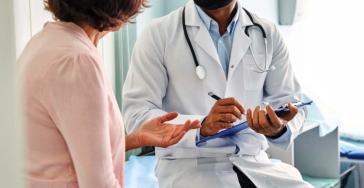 Με ιδιωτικό ιατρείο ένας στους 10 γιατρούς του ΕΣΥ