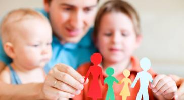 Γιατί πολλοί γονείς δεν είδαν την αύξηση στο μισθό τους μετά τη νέα φορολογική κλίμακα