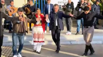 Ο Γιάννης Βρούτσης χόρεψε κρητικά πριν τον τελικό του Betsson Super Cup (VIDEO)