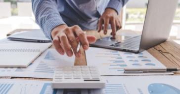 Ελεύθεροι επαγγελματίες: Νέο έντυπο Ε3 με «κλειδωμένες» δαπάνες και αυξημένο ελάχιστο φόρο