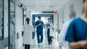 Νοσοκομεία: Μόλις 2 στους 10 εργαζόμενους έχουν κάνει το αντιγριπικό εμβόλιο