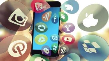 Κυβερνητικές πηγές: “Η Ελλάδα θα απαγορεύσει τα social media σε ανήλικους κάτω των 15 ετών”