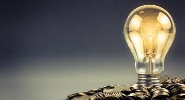 Οι χρεώσεις στα τιμολόγια ρεύματος φέρνουν πιο κοντά το πλαφόν και τις επιδοτήσεις