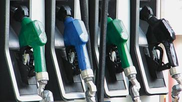 Καύσιμα: Στην πρώτη δεκάδα των χωρών με την ακριβότερη βενζίνη στον κόσμο, η Ελλάδα