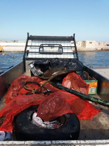 Καθαρισμός βυθού από μέλη του Ν.Ο. Σύρου 