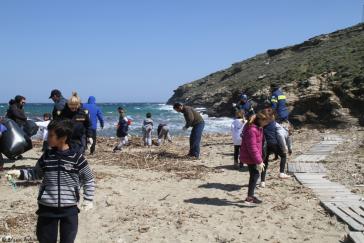 Καθάρισε η παραλία στο Παραπόρτι