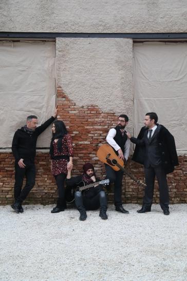 «…και μένει μόνο ο δρόμος»