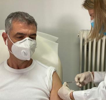 Με το παράδειγμά του παροτρύνει τους συμπολίτες του να εμβολιαστούν ο Δήμαρχος Πάρου