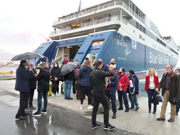Υποδέχθηκαν τους παίκτες με συνθήματα οι φίλοι του Φοίνικα ONEX