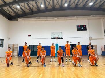 Νίκη με διαφορά για τους έφηβους της Α.Ε. Σαντορίνης 