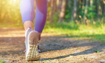 Περπάτημα: Πόσα βήματα πρέπει να κάνουμε τη μέρα για να ζήσουμε περισσότερο